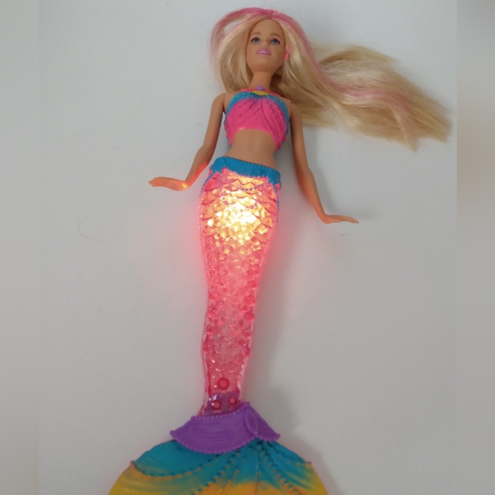 Dreamtopia Light-Up Mermaid Barbie Doll 2013
